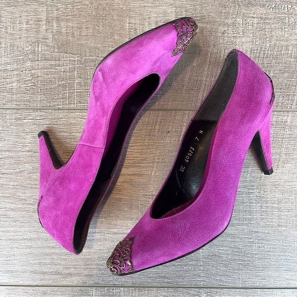 Caressa size 7 N fuschia suede metal filigree accent heels - Picture 11 of 15